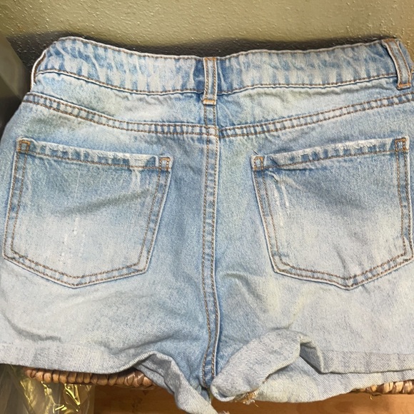 I am selling kids/girl shorts - Picture 3 of 3